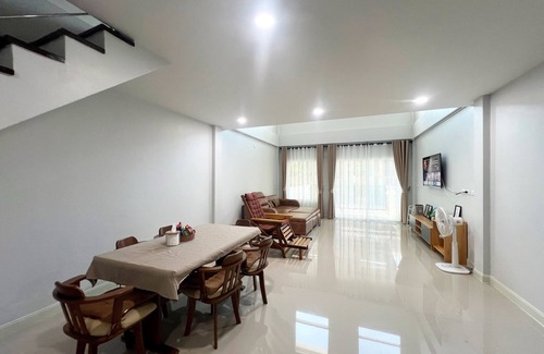 Hat Yai House | 5 minutes Drive to the city center, 9 minutes to Lee Gardens, with free parking.