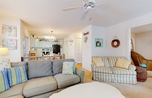 Ocean View House | 5 minutes from the Beach, Free Daily Activities, Bikes, Grill, Pool, Chairs