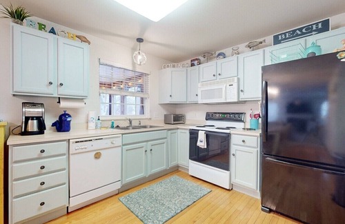 Ocean View House | 5 minutes from the Beach, Free Daily Activities, Bikes, Grill, Pool, Chairs