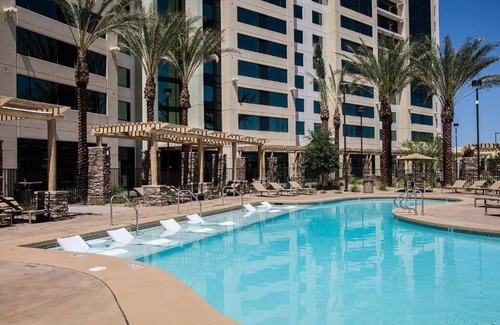 Enterprise House | 5 minutes from the strip next to Bass Pro Shop