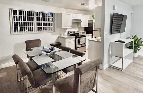 South Miami House | 5 Minutes from Univ Miami renovated home family friendly Free Parking