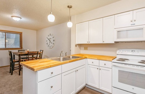 Weber Condo | 5 minutes to all your sporting needs, U of I Hospital and down town! 808WW