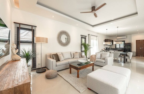 Choeng Thale Villa | 5 Minutes to Bangtao Beach! Family-sized Villa