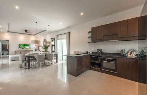 Choeng Thale Villa | 5 Minutes to Bangtao Beach! Family-sized Villa