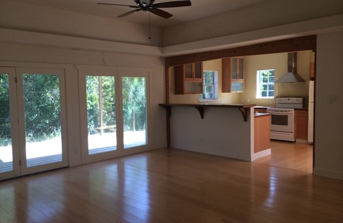 East Riverside - Oltorf House | 5 minutes to downtown! Family home with fenced yard, deck, wooded lot