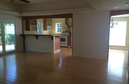 East Riverside - Oltorf House | 5 minutes to downtown! Family home with fenced yard, deck, wooded lot