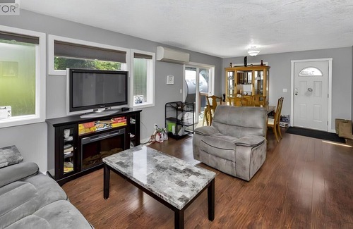 Lake Cowichan House | 5 minutes to Lake Cowichan! Family-sized guestsuite with AC & deck