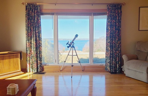 Ragged Island House | 5 minutes to lighthouse sandbar beach! Views and access to harbour!