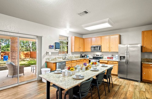 Far North Central House | 5 minutes to SixFlags and UTSA! 3BR