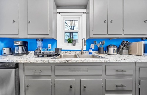 Athol Springs Apartment | 5 minutes to the beach Free Parking & Free WiFi