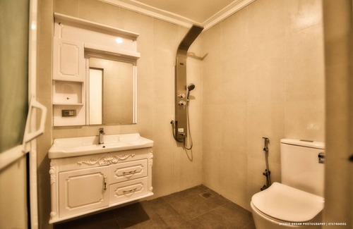 Yatinuwara House | 5 minutes to the Royal Botanical Gardens! King sized Bed & KTV room