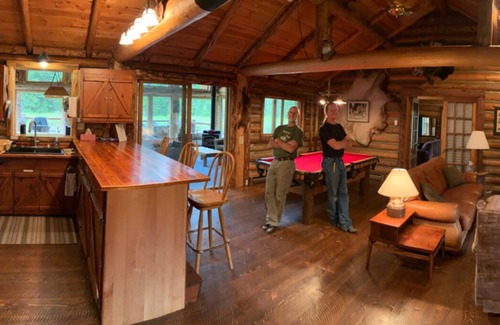 Silver Gate Cabin | 5 minutes to Yellowstone. Fish off your back deck.