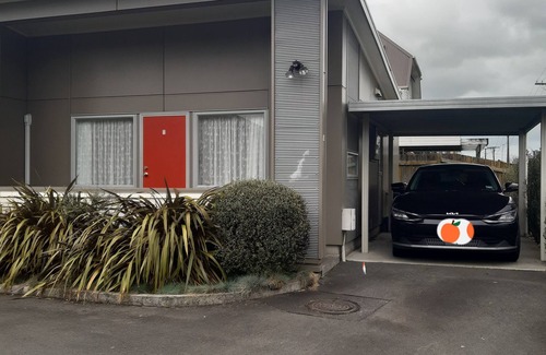 Hamilton House | 5 Minutes Walk to hospital ground and River