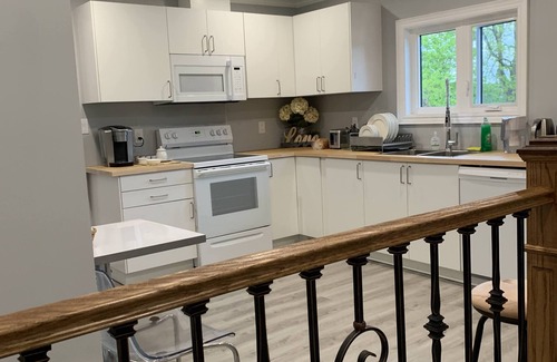 Niagara Falls Apartment | 5 minutes walking to the Niagara Falls! Family-size suite with private entrance.