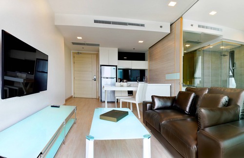 Pattaya Bay Apartment | 5* new lux one-bedroom on the 27 floor panoramic seaviews 20m to sea