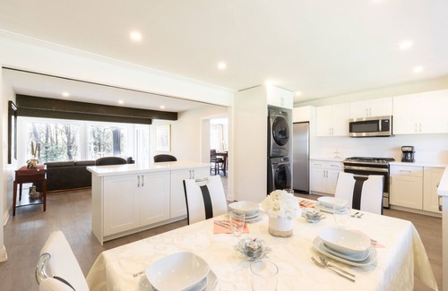 Bayview Village House | 5★ OASIS ON A RAVINE WITH A YOGA ROOM