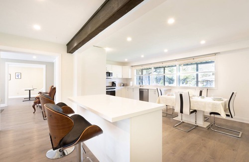 Bayview Village House | 5★ OASIS ON A RAVINE WITH A YOGA ROOM