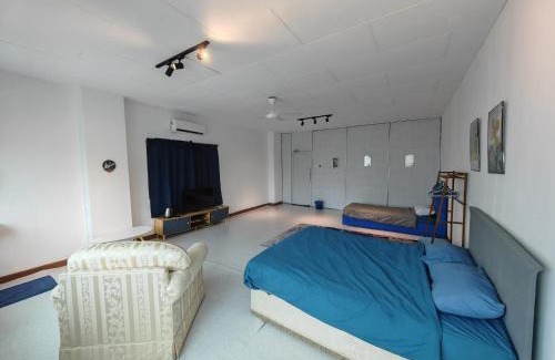 Larut Apartment | 5-Person 1950s Shophouse: Vintage Charm & Smart TVs