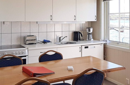 Sjernarøy Apartment | 5 person holiday home in Sjernarøy
