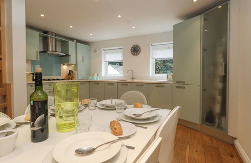 Sandbanks Cottage | 5 RED SAILS, pet friendly, country holiday cottage in Sandbanks