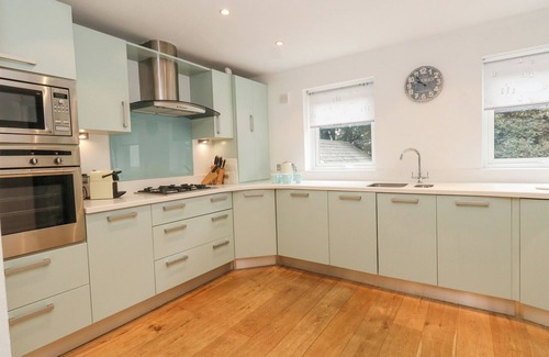 Sandbanks Cottage | 5 RED SAILS, pet friendly, country holiday cottage in Sandbanks
