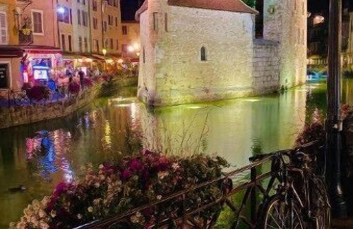 Annecy Old Town Apartment | 5 Rue de Rumilly T2