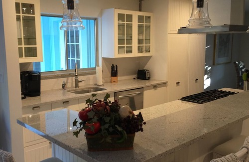 Summerplace House | 5 star 5 bed charming home & pool tropic setting 1 blk. to pvt. beach low rates!