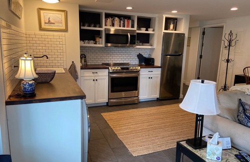 Oakdale House | 5 Star Back Cove Hide-Away 1 bedroom Back Cove apartment with water views!