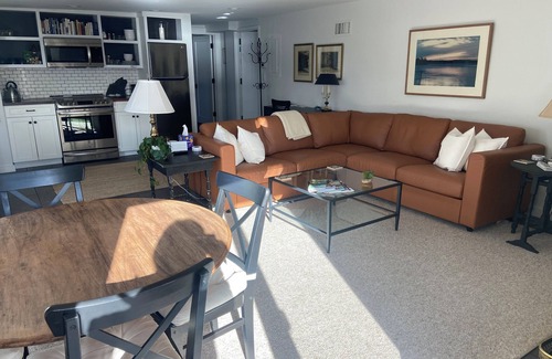 Oakdale House | 5 Star Back Cove Hide-Away 1 bedroom Back Cove apartment with water views!