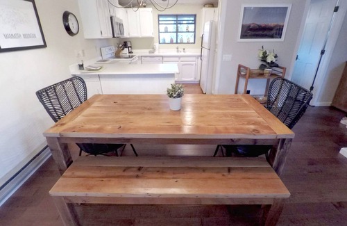 Mammoth Lakes House | [5 Star] Bright, Spacious & Conveniently Located