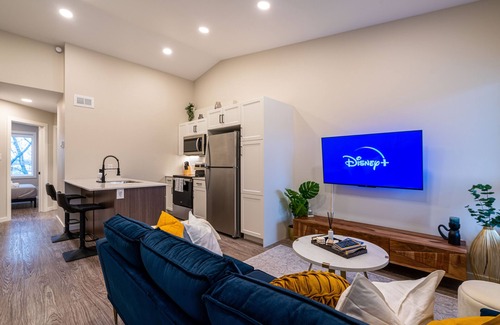 Winnipeg Condo | 5-STAR ⭐️Cute & Cozy💚 -Luxurious 2BR Close to Pan Am