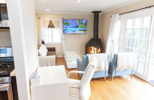 Laguna Beach Cottage | 5 StAr Downtown Location & Ocean Views; 40% Discount. Remodeled/Walk Everywhere.