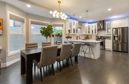 Chicago House | 5 Star Epicurean Experience with Hip, Modern, Gazebo with BBQ Grill & Sleeps 14.