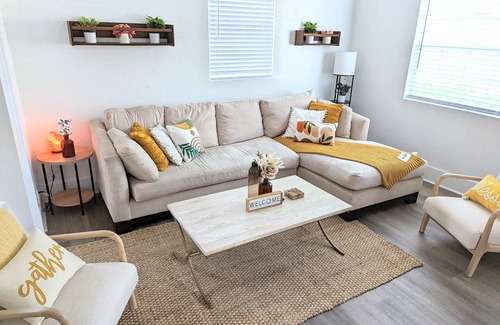 Durant House | 5 Star Historic Home - 2BR/3rd Loft - 3mi to Casino