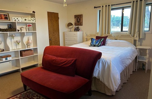Hamilton Bed & Breakfast | 5 star ranch retreat with a million dollar view