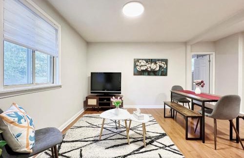 Richmond Hill House | 5 STAR ROOM AT BEST LOCATION IN RICHMOND HILL-Walking Plaza, Malls,Train