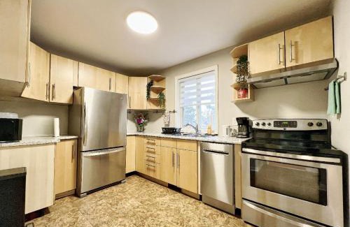 Richmond Hill House | 5 STAR ROOM AT BEST LOCATION IN RICHMOND HILL-Walking Plaza, Malls,Train