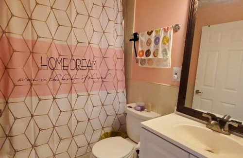 Rockville House | 5 star Room2/Close to everything/5 min walk metro/Rockville Town Center