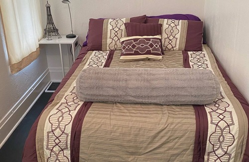 Ely House | *5 Star* Stunning! Clean 3 BEDROOM with SAUNA, WiFi, BWCA canoe provided