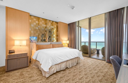Bal Harbour Hotel | 5 Star★Ocean Front 1478 Sq Ft Plus two large balconies Apartment sleeps 4-5