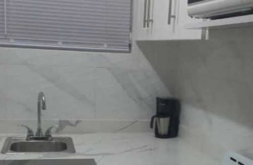 Brewers Bay Apartment | 5 Studio with queen bed & bathroom - 10 min to beach & town