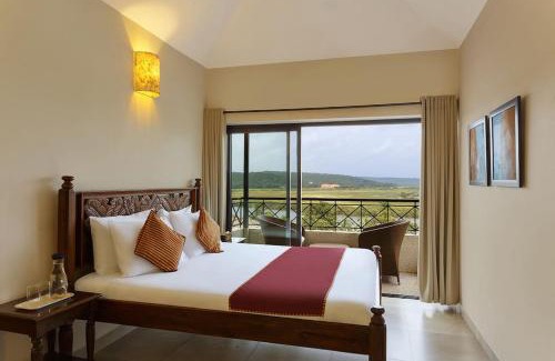 Britona Villa | 5 Tropical Woods 4 BR VillaGoa Pool Cook