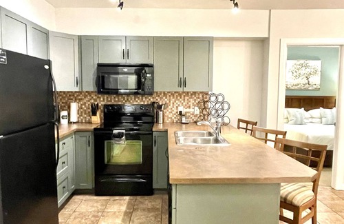 South Pandosy Condo | 5 ⭐️ - Unit 210 - Sol Terra Stays - 3bdrm 2 bath Condo That Feels Like Home
