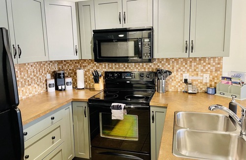 South Pandosy Condo | 5 ⭐️ - Unit 210 - Sol Terra Stays - 3bdrm 2 bath Condo That Feels Like Home