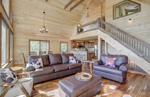 Morganton Cabin | 5⋆ View/Hot tub/Pool Table/Arcades/Bar