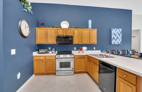 West Kissimmee House | 5★ Villa at Emerald Island – 3mi to Disney! South-Facing Pool + Game Room