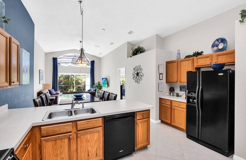 West Kissimmee House | 5★ Villa at Emerald Island – 3mi to Disney! South-Facing Pool + Game Room