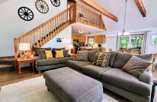 Pocono Lake House | $50 Credit! Billiards Table, Shuffleboard