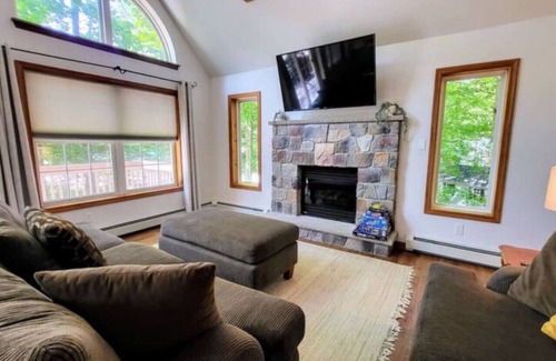 Pocono Lake House | $50 Credit! Billiards Table, Shuffleboard