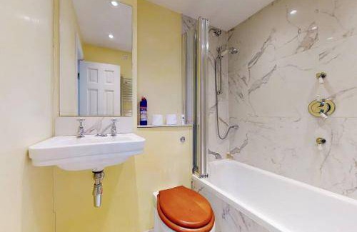 Warwick Apartment | 50 m² Apartment ∙ 1 bedroom ∙ 2 guests